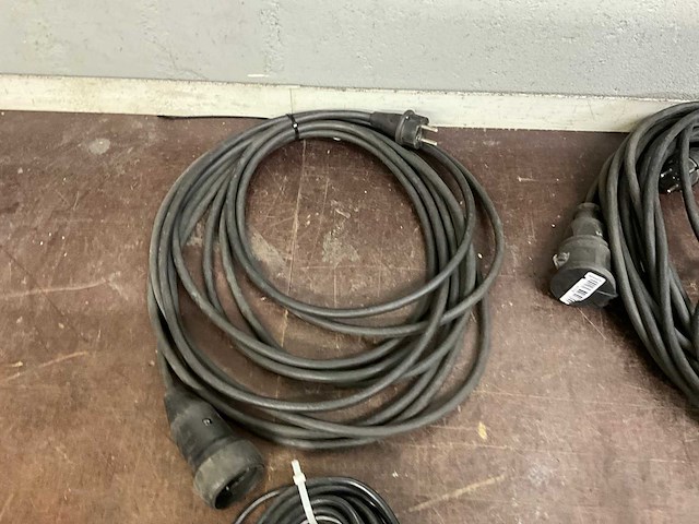 Diverse verlengkabels en krachtstroomstekkers (5x) - afbeelding 5 van  6