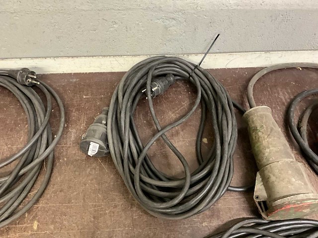 Diverse verlengkabels en krachtstroomstekkers (5x) - afbeelding 6 van  6