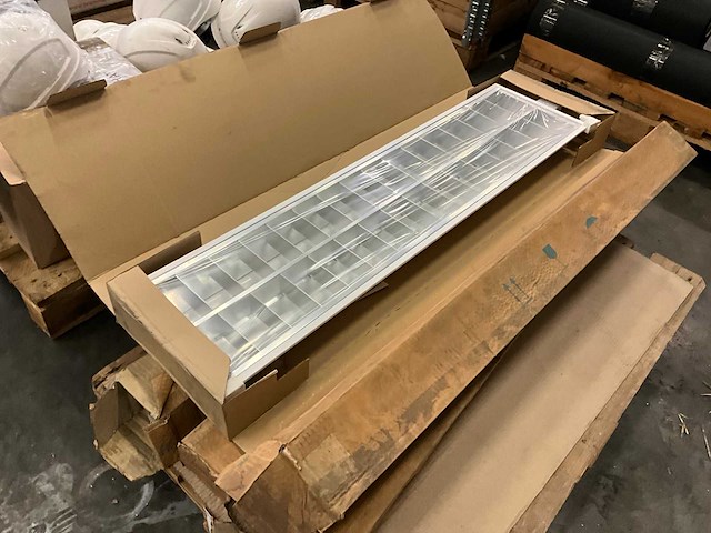 Diverse verlichting armaturen - afbeelding 2 van  3