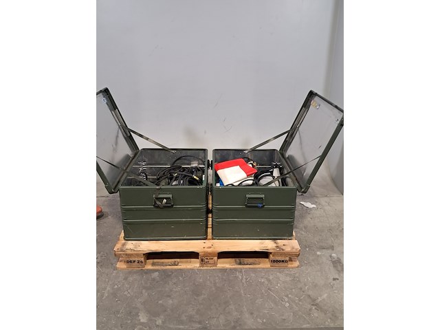 Diverse verlichting in 2x transportkist, o.a zarges - afbeelding 1 van  9