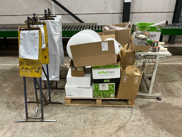 Diverse verpakkings -en inpakmaterialen - afbeelding 1 van  7