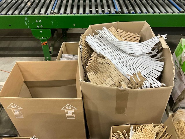 Diverse verpakkings -en inpakmaterialen - afbeelding 3 van  7