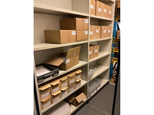 Diverse verpakkings materialen, doppen - afbeelding 1 van  22
