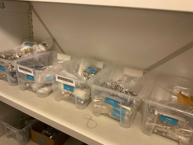 Diverse verpakkings materialen, doppen - afbeelding 17 van  22