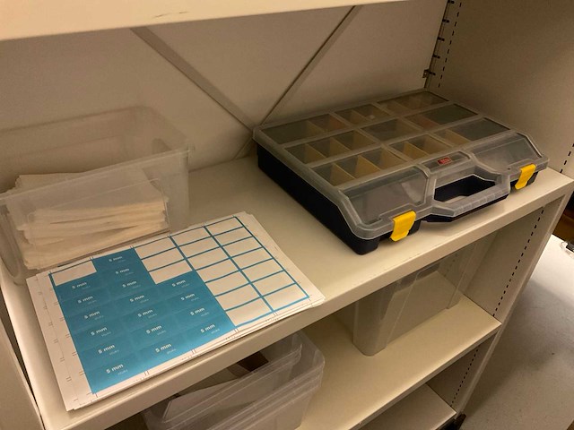 Diverse verpakkings materialen, doppen - afbeelding 21 van  22