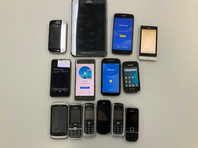 Diverse vintage telefoons(samsung, nokia, motorola) (14x) - afbeelding 1 van  5