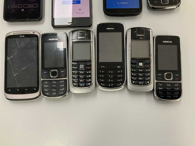 Diverse vintage telefoons(samsung, nokia, motorola) (14x) - afbeelding 4 van  5