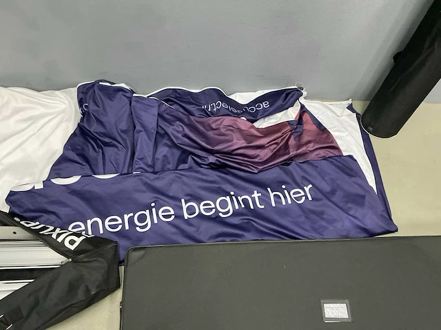 Diverse vlag en reclamebanners - afbeelding 2 van  11