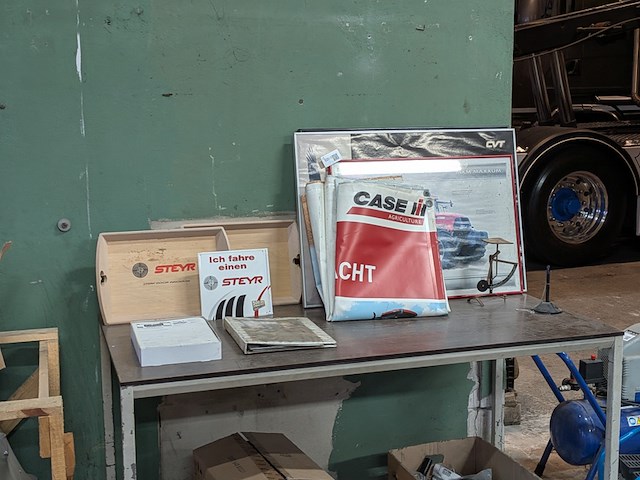 Diverse vnl. posters, diverse case en steyr - afbeelding 1 van  20