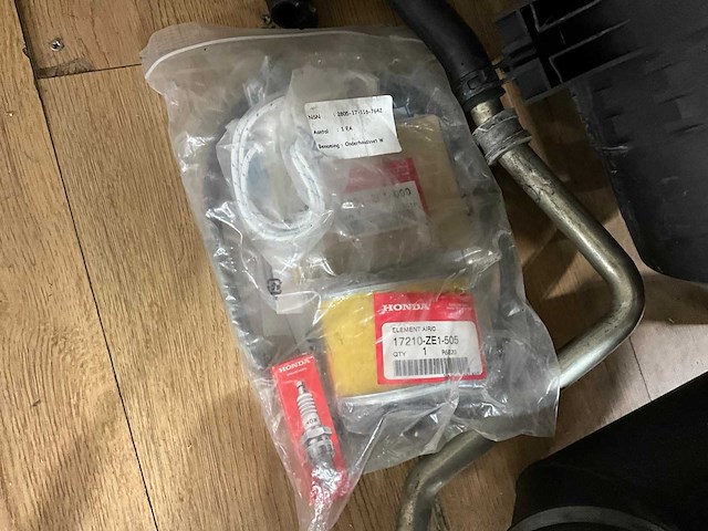 Diverse voertuig onderdelen - afbeelding 3 van  6