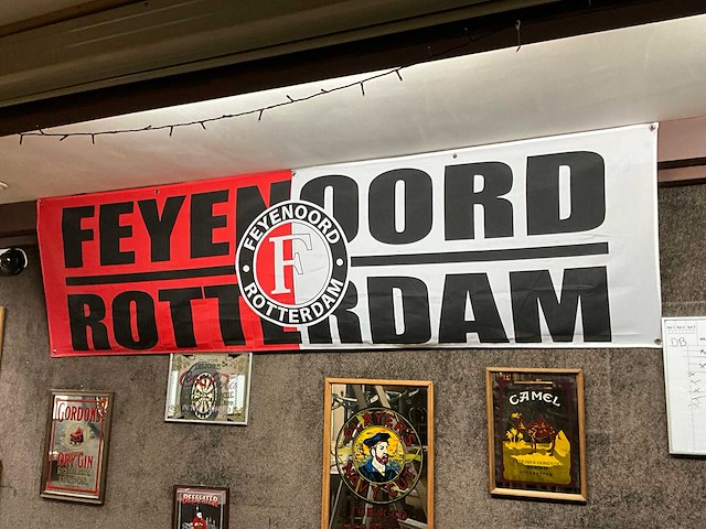 Diverse voetbal memorabilia - afbeelding 1 van  20