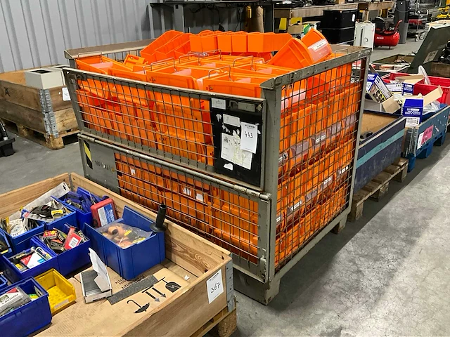 Diverse voorraad grijpbakken - afbeelding 1 van  6