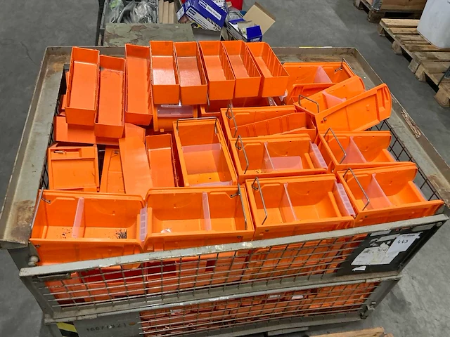 Diverse voorraad grijpbakken - afbeelding 4 van  6
