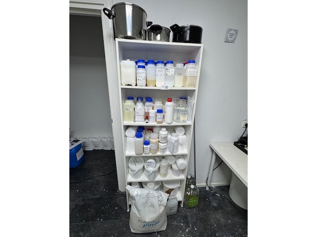 Diverse voorraad o.a.: lubrizol en indulor - afbeelding 1 van  10