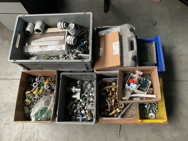 Diverse voorraden, overige metaalvoorraden - afbeelding 1 van  12