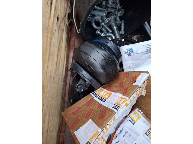 Diverse wagen montagedelen - afbeelding 2 van  7