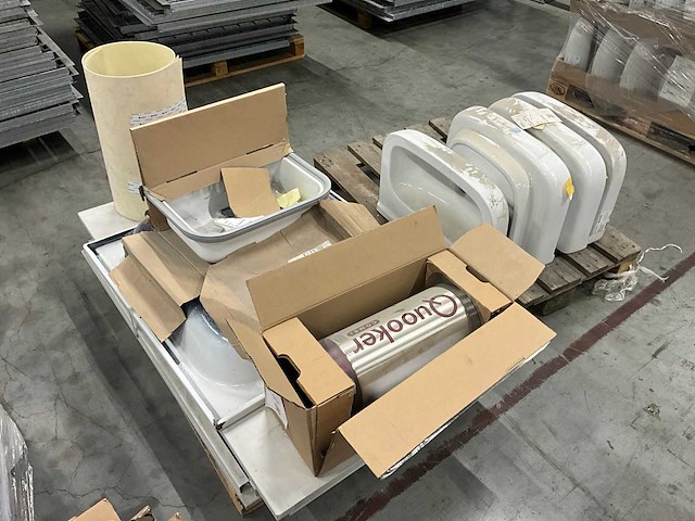 Diverse wastafels & “quooker” combi - afbeelding 1 van  6
