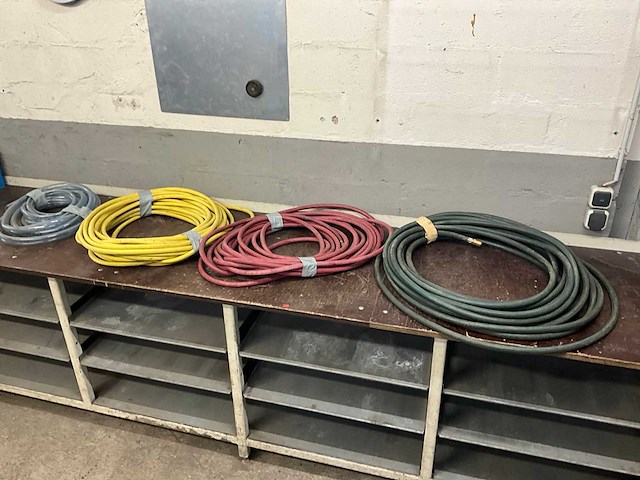 Diverse water en luchtslangen (4x) - afbeelding 1 van  10