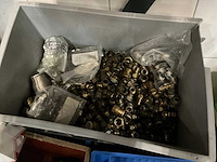 Diverse waterpompen, afsluiters en toebehoren - afbeelding 3 van  12