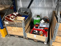 Diverse waterpompen, afsluiters en toebehoren - afbeelding 1 van  12