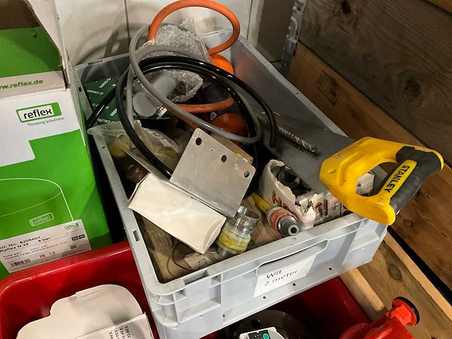 Diverse waterpompen, afsluiters en toebehoren - afbeelding 11 van  12