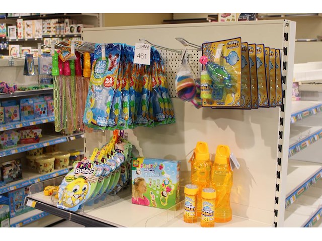 Diverse waterpret-speelgoed van o.a. super bubbles w.o. bellenblaas, bellenblaaszwaarden, waterballen en fr... - afbeelding 2 van  2