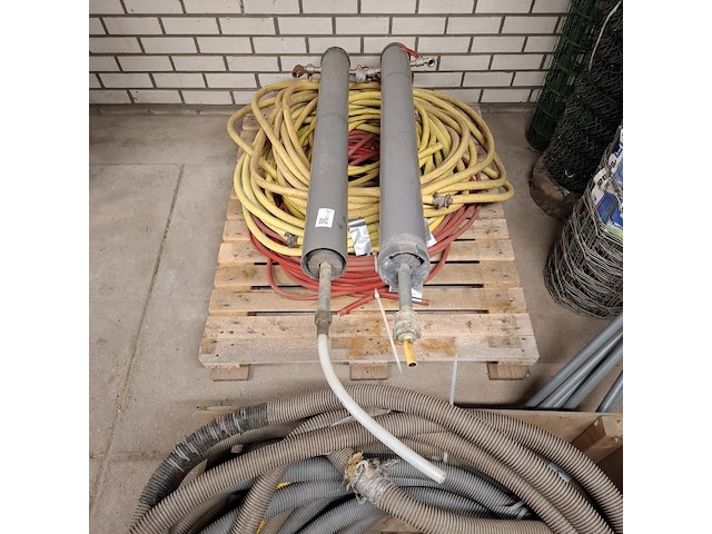 Diverse waterslangen en 2x standleiding water - afbeelding 2 van  9