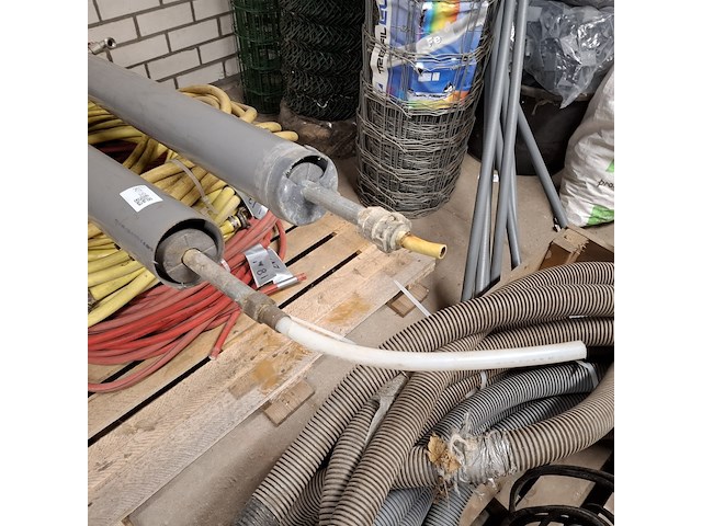 Diverse waterslangen en 2x standleiding water - afbeelding 3 van  9