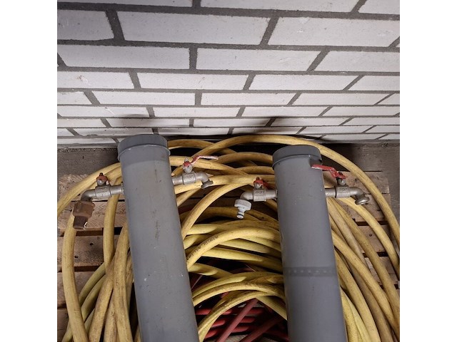 Diverse waterslangen en 2x standleiding water - afbeelding 4 van  9