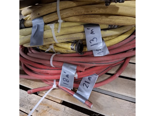 Diverse waterslangen en 2x standleiding water - afbeelding 9 van  9