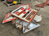 Diverse wegbewijzeringsborden - afbeelding 3 van  3