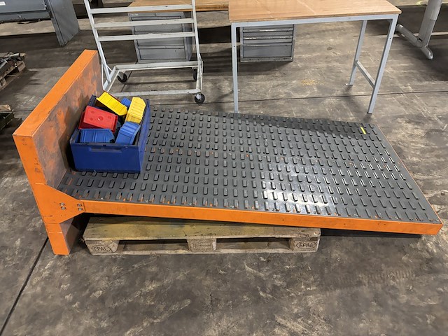 Diverse werkbanken en tafels - afbeelding 2 van  6