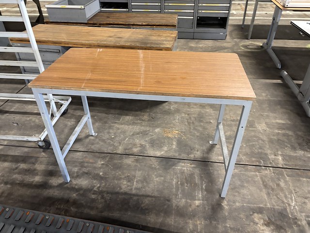 Diverse werkbanken en tafels - afbeelding 4 van  6