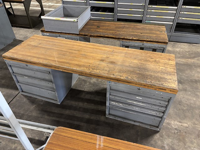 Diverse werkbanken en tafels - afbeelding 5 van  6