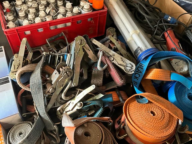 Diverse werkgereedschappen/matrialen - afbeelding 8 van  31