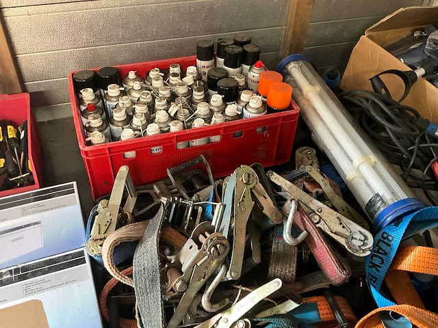 Diverse werkgereedschappen/matrialen - afbeelding 9 van  31