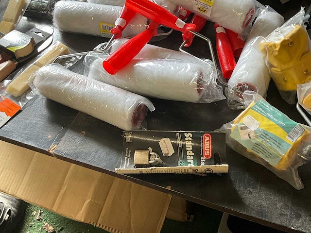 Diverse werkgereedschappen/matrialen - afbeelding 22 van  31