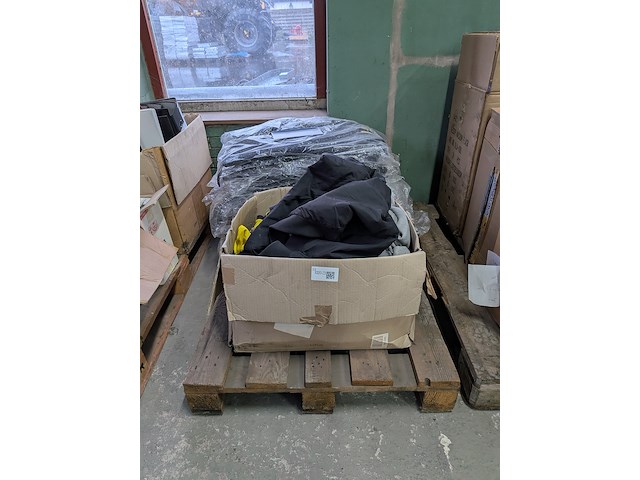 Diverse werkkleding en cabinematten - afbeelding 1 van  18