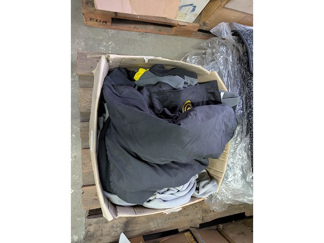 Diverse werkkleding en cabinematten - afbeelding 17 van  18