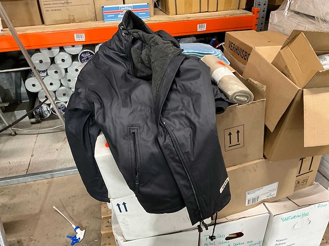 Diverse werkkleding, regenjassen met voering. verschillende maten - afbeelding 2 van  2