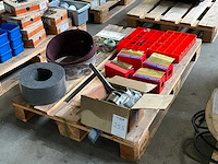 Diverse werkplaats inventaris - afbeelding 1 van  6