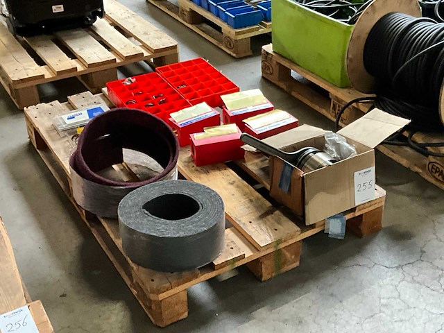 Diverse werkplaats inventaris - afbeelding 2 van  6