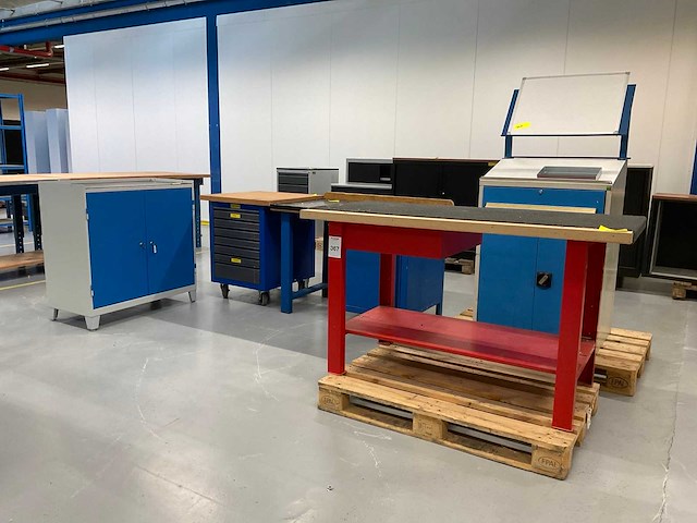 Diverse werkplaatsinventaris (5x) - afbeelding 1 van  7