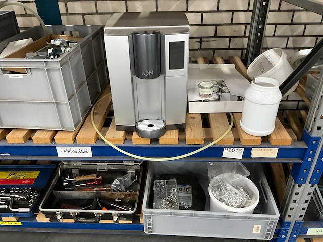 Diverse werkplaatsinventaris en machineonderdelen - afbeelding 4 van  14