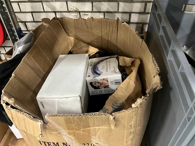 Diverse werkplaatsinventaris en machineonderdelen - afbeelding 7 van  14