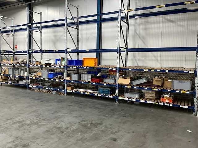 Diverse werkplaatsinventaris en machineonderdelen - afbeelding 1 van  14