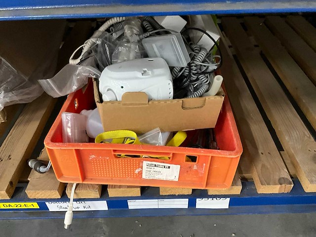 Diverse werkplaatsinventaris en machineonderdelen - afbeelding 9 van  14