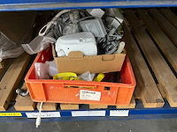 Diverse werkplaatsinventaris en machineonderdelen - afbeelding 9 van  14