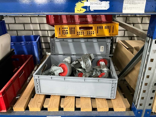 Diverse werkplaatsinventaris en machineonderdelen - afbeelding 10 van  14