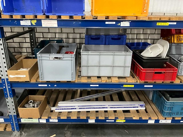 Diverse werkplaatsinventaris en machineonderdelen - afbeelding 11 van  14